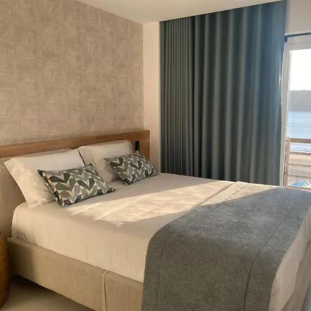 Beachfront 3bdr On Marginal Boulevard דירה *